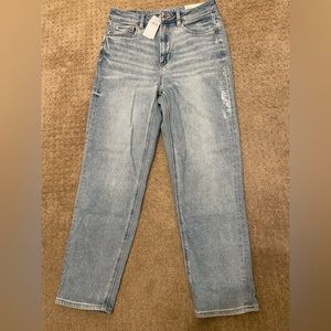 American Eagle Mom Straight Jean